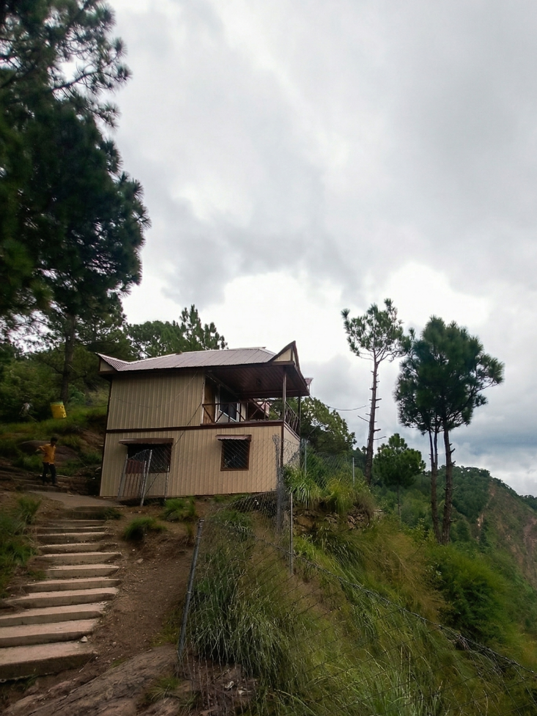 Mountain-side OmarOne retreat cabin